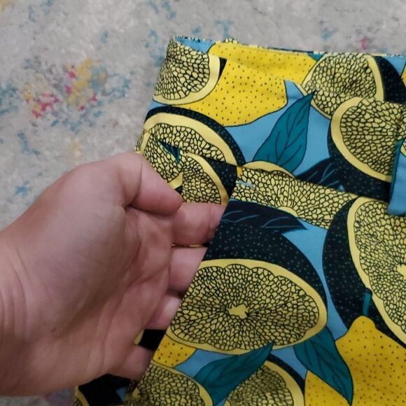 Ann Taylor Lemon Shorts Size 6 - Picture 8 of 11